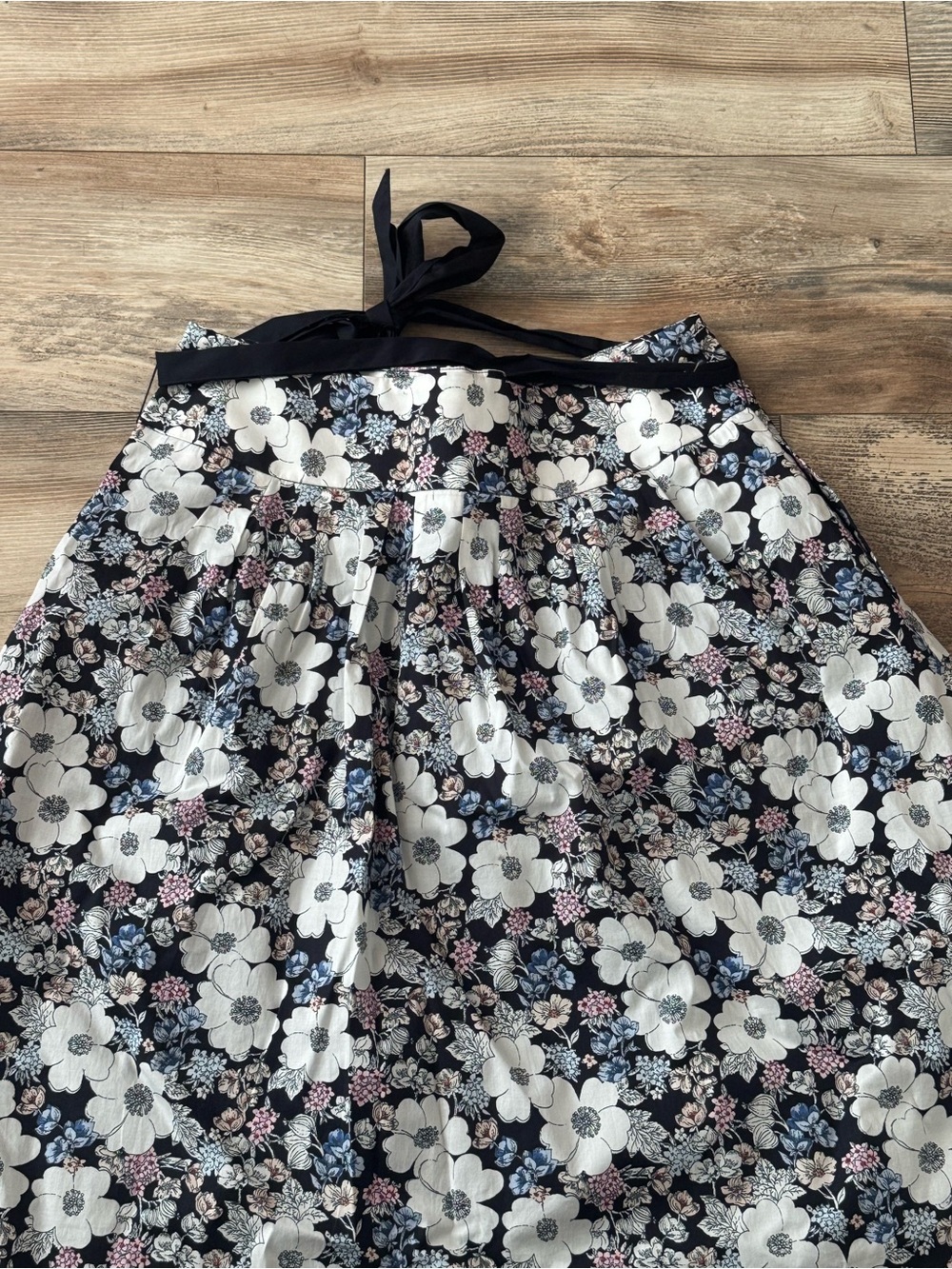 Ann Taylor A-line Skirt with Black tie size 6 NWT black white purple Blue Floral - Picture 6 of 8